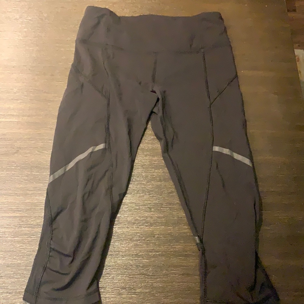 lululemon gray stripe pocket crops